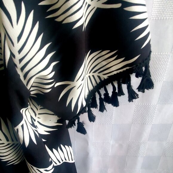 Black & White Off-shoulder Tassel Trim Blouse Top Black & White Tropical Leafy L - Picture 4 of 8